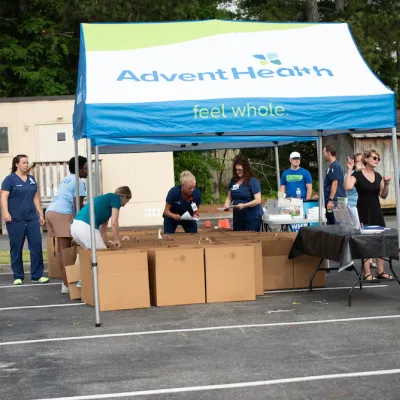 Teams gather to distribute food to cancer patients.