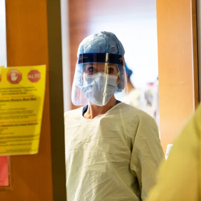 healthcare worker in full PPE 