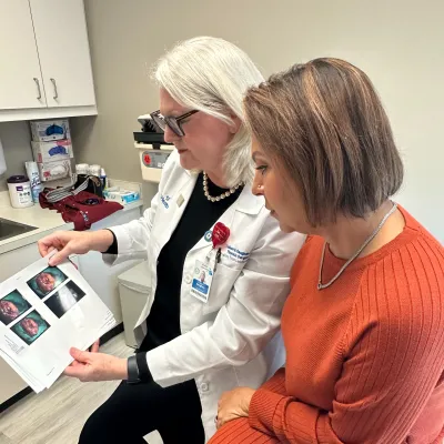 Dr. Gaughan goes over patient Reena Caprario's Cytalux images taken during her lung cancer surgery.