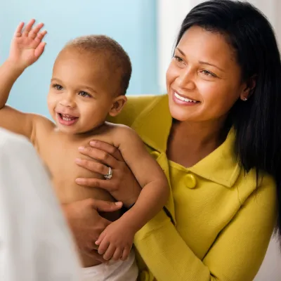 A mom brings her child to the doctor for a check up.