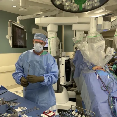 AdventHealth DeLand team supports Dr. Michele Malit during the first da Vinci Xi procedure at the hospital. 