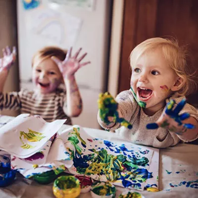kids-playing-with-paint