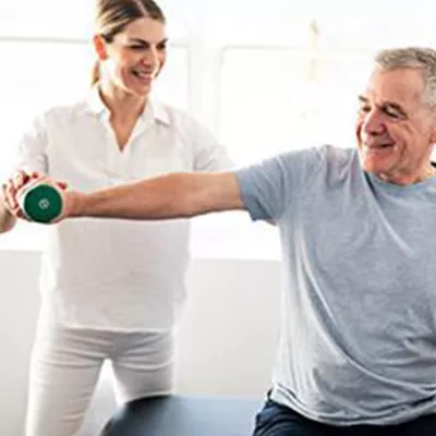 elder-man-duriing-physical-therapy