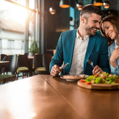 couple eating dinner at a restaurant