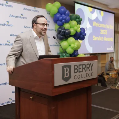 Isaac Sendros, president and CEO of AdventHealth Georgia and AdventHealth Redmond, welcomes team members to their annual Milestone Service Awards.