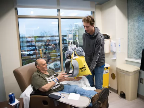 Student gives care bag to cancer patient