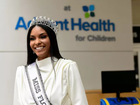 Miss Florida USA 2021 inspires patients as she helps distribute Starlight’s Educational program and more to pediatric patients.