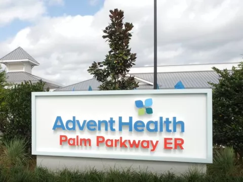 Palm Parkway ER entrance sign