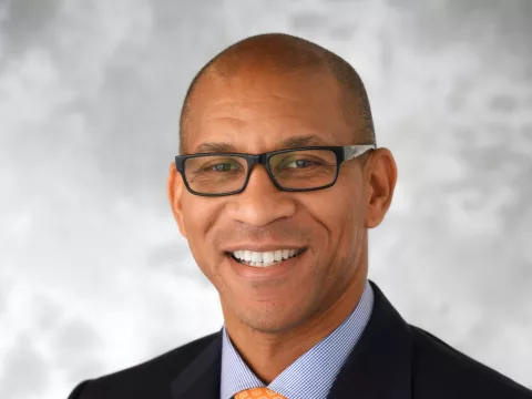 Lorenzo Brown headshot