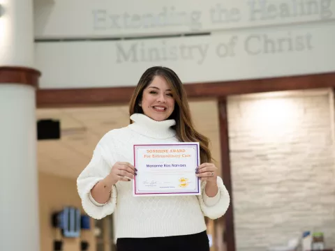 Marianne Rios Narvaes recognized with AdventHealth Gordon’s SonShine Award