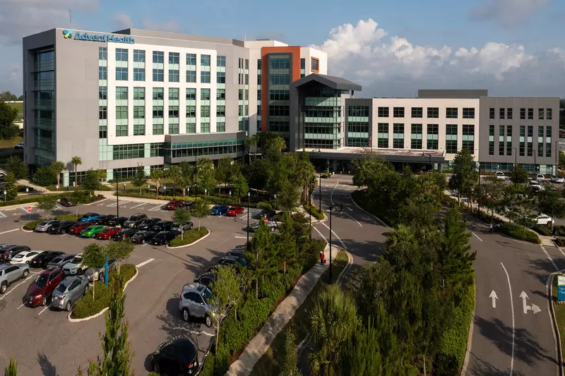 Front shot of the AdventHealth Apopka building