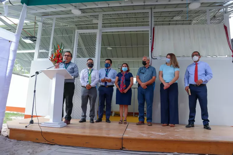 Leaders from Clínica Adventista Ana Stahl, ADRA and AdventHealth Global Missions celebrate the inauguration of a new oxygen plant for the Ana Stahl hospital in Iquitos, Peru.