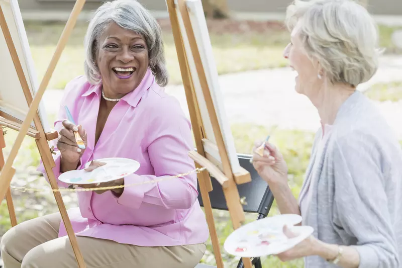 Two women take an art class together in retirement.