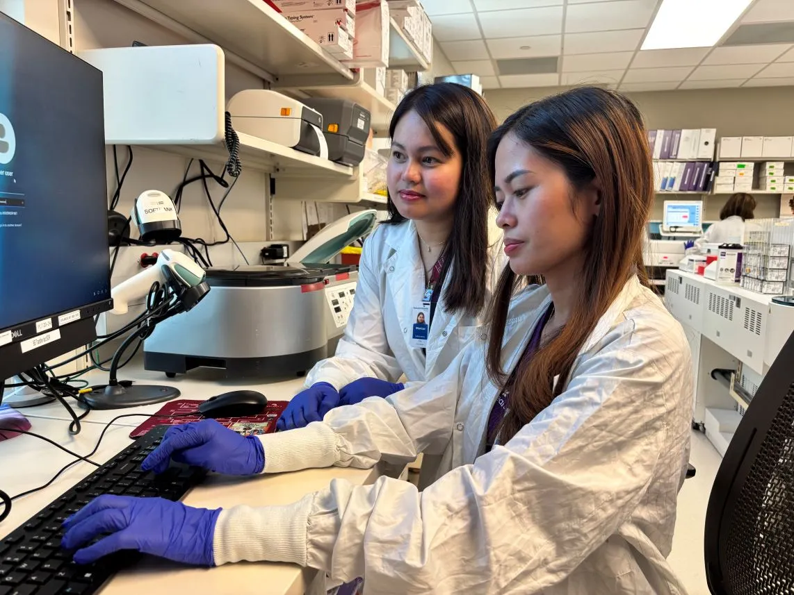 Maricar + Ermeliza computer