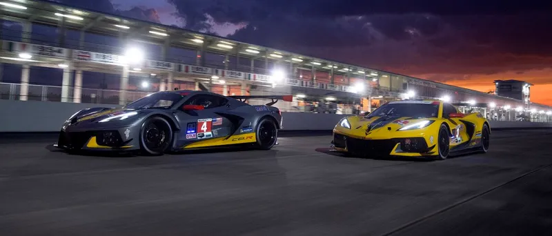 corvette's racing on sebring international raceway