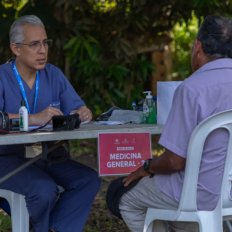 global-mission-peru-provider-patient-at-table-800x800