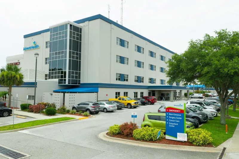 A side view of the AdventHealth New Smyrna building
